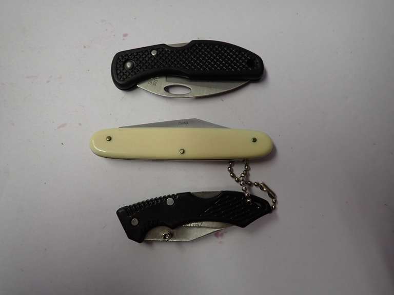 Folding Pocket Knives image