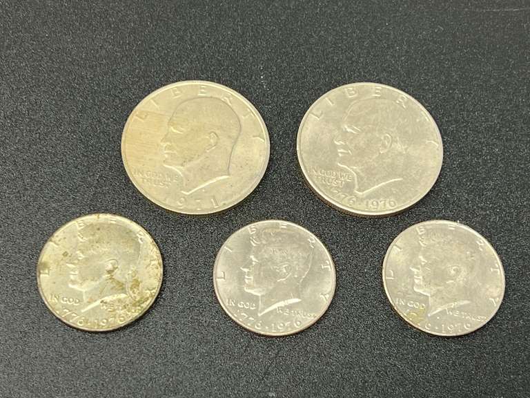 Eisenhower dollars, two pieces including a bicentennial piece, also includes three bicentennial Kennedy half dollars, five pieces total, see pictures for details. image
