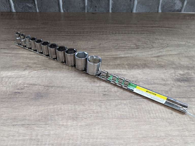 CRAFTSMAN 1/4-IN DRIVE SAE SOCKET SET WITH RAIL ORGANIZER image