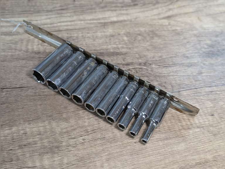 STANLEY 1/4-IN DRIVE METRIC DEEP WELL SOCKET SET ON RAIL ORGANIZER image