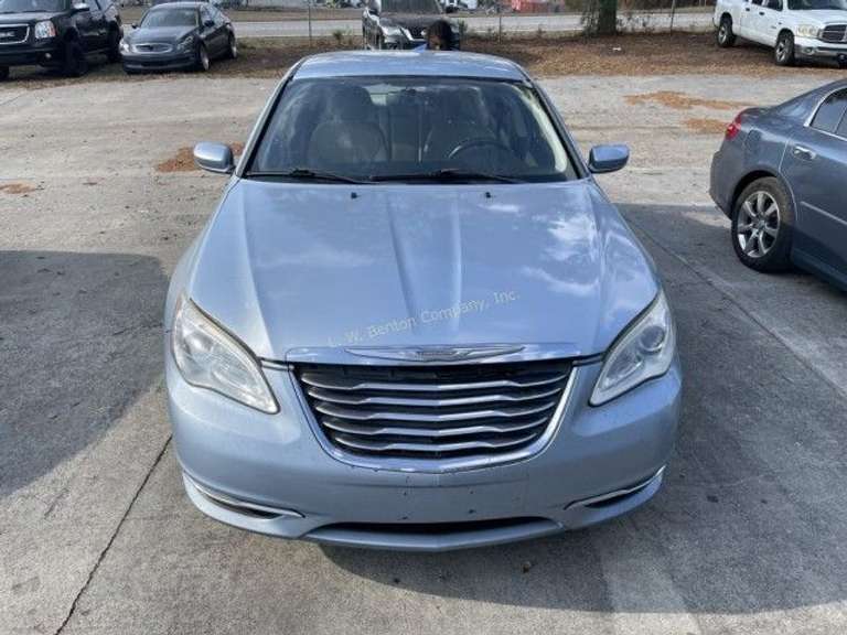 2012 Chrysler 200 Sedan Touring V6, 3.6 image