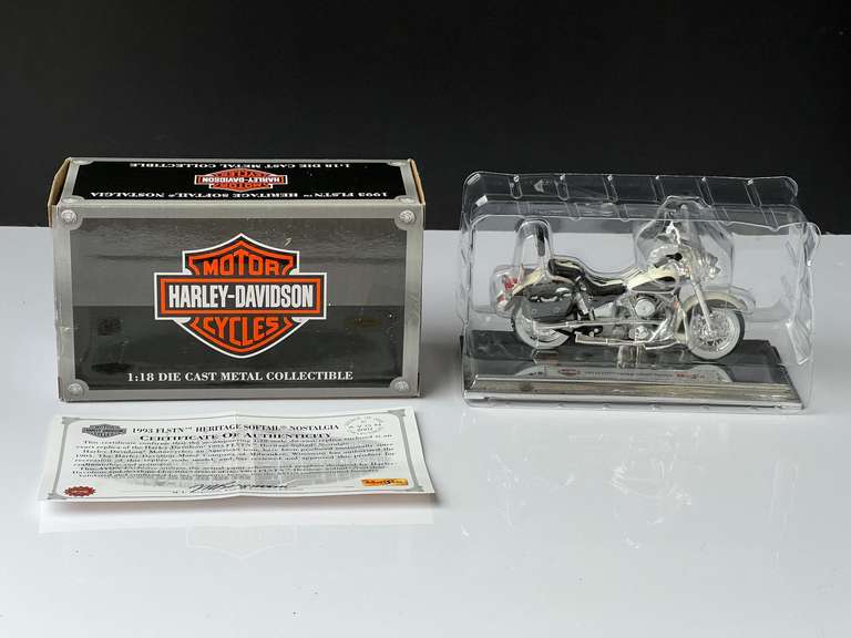 Garage…Maisto Harley Davidson diecast collectible, 1/18 scale, comes in original box, see pictures for details. image