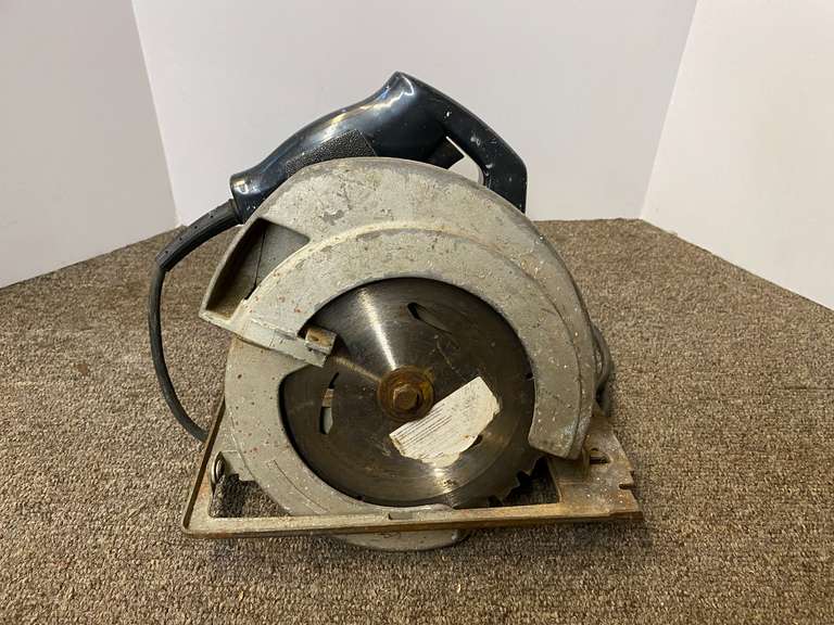 Montgomery Ward 7 1/4” circular saw, powers up, see pictures for details.