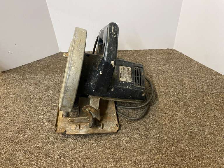 Montgomery Ward 7 1/4” circular saw, powers up, see pictures for details.