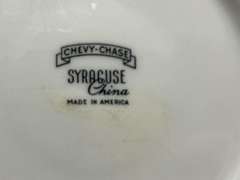 DR… Syracuse China, Chevy-Chase, with platinum trim, 7 pieces, comes with storage bag, see pictures for details.