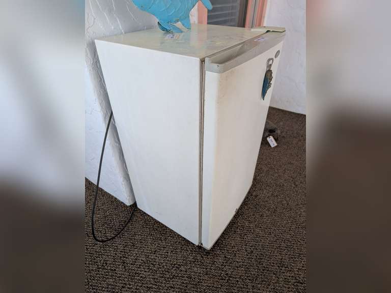HAIER DORM SIZE REFRIGERATOR - PORCH