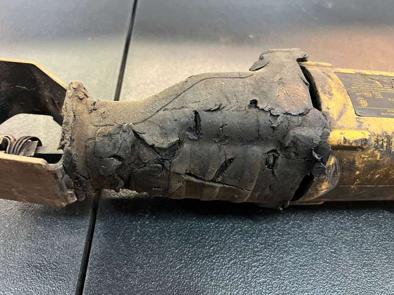 DeWalt VS reciprocating saw, powers up, see pictures for details.