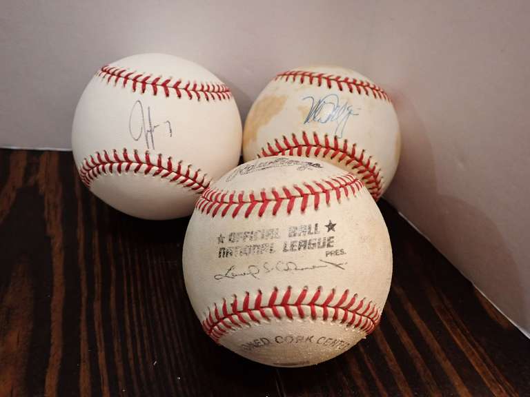 NATIONAL/MAJOR LEAGUE BASEBALLS-2 ARE AUTOGRAPHED