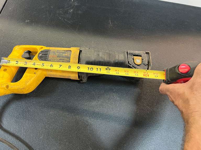 DeWalt 304P VS reciprocating saw, powers up, see pictures for details.