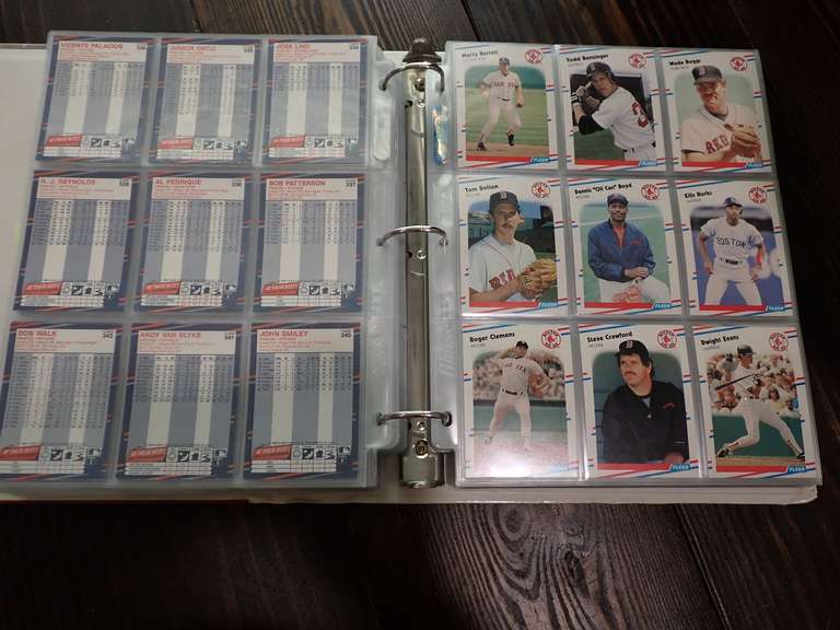 LARGE BINDER OF 1988 FLEER BASEBALL CARDS