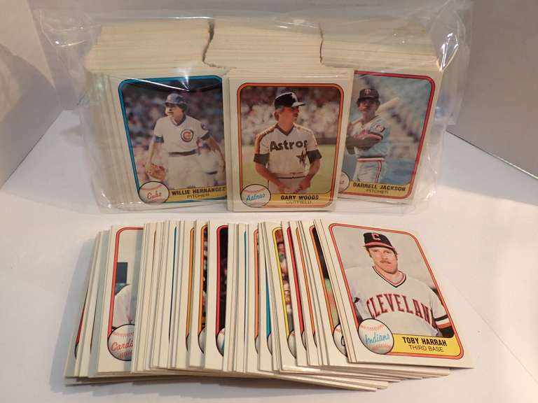 LARGE COLLECTION OF 1981 FLEER BASEBALL CARDS