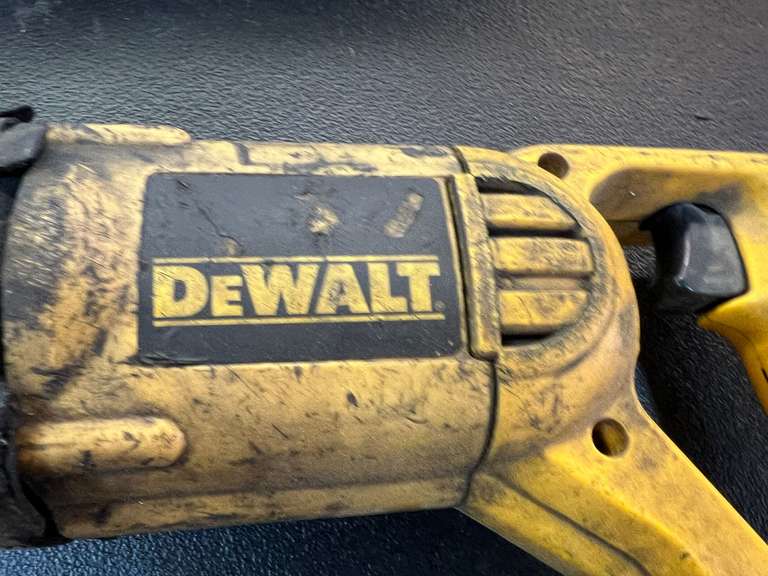 DeWalt VS reciprocating saw, powers up, see pictures for details.