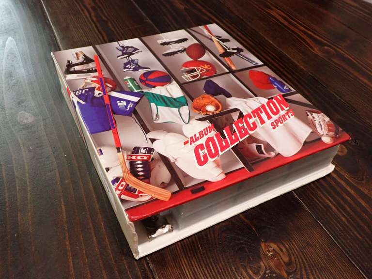 LARGE BINDER OF 1988 FLEER BASEBALL CARDS