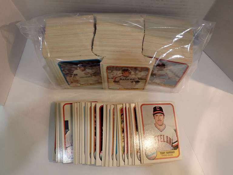 LARGE COLLECTION OF 1981 FLEER BASEBALL CARDS