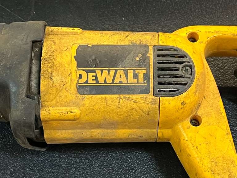 DeWalt 304P VS reciprocating saw, powers up, see pictures for details.