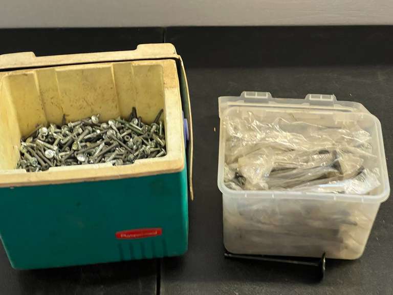 Assorted fasteners, also includes valves, believed to be intake/exhaust valves, see pictures for details.