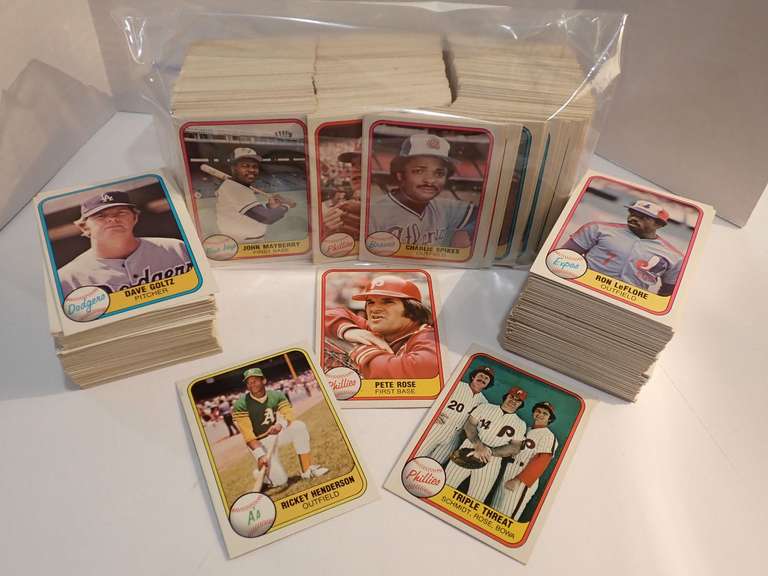 LARGE COLLECTION OF 1981 FLEER BASEBALL CARDS
