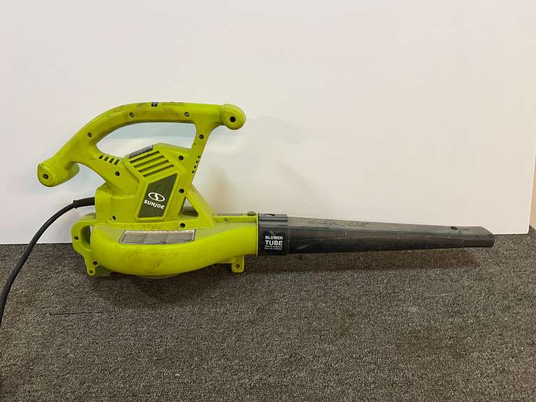 Sunjoe electric blower, powers up, see pictures for details.