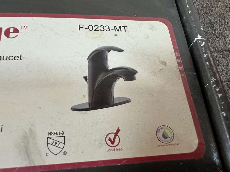 Derengge 4” single handle lavatory faucet, still new in the box, see pictures for details.