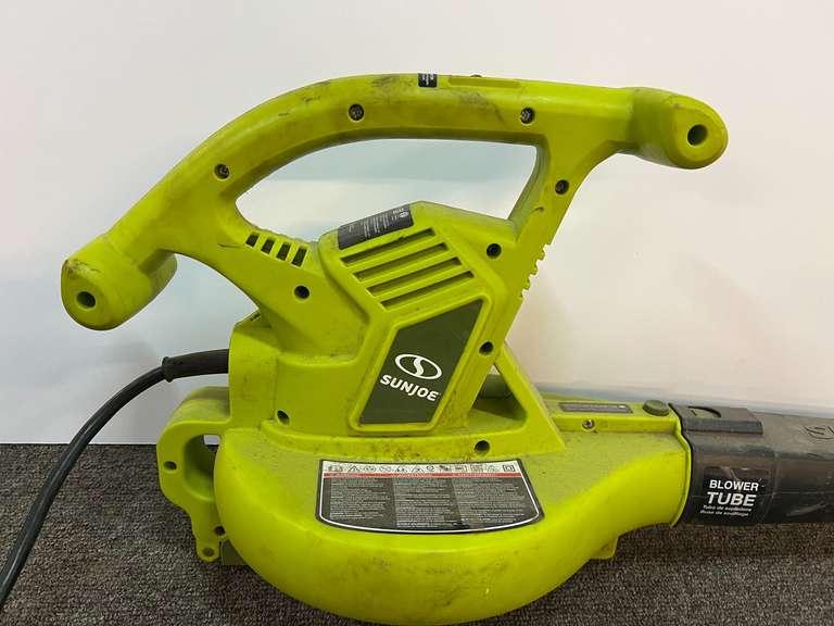 Sunjoe electric blower, powers up, see pictures for details.