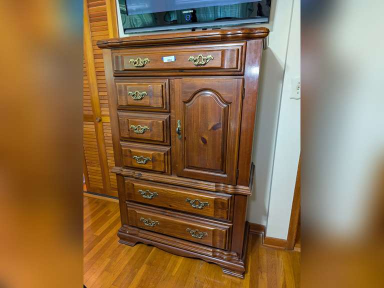 VINTAGE STANLEY FURNITURE CHEST BR1 L.W. Benton Company, Inc.