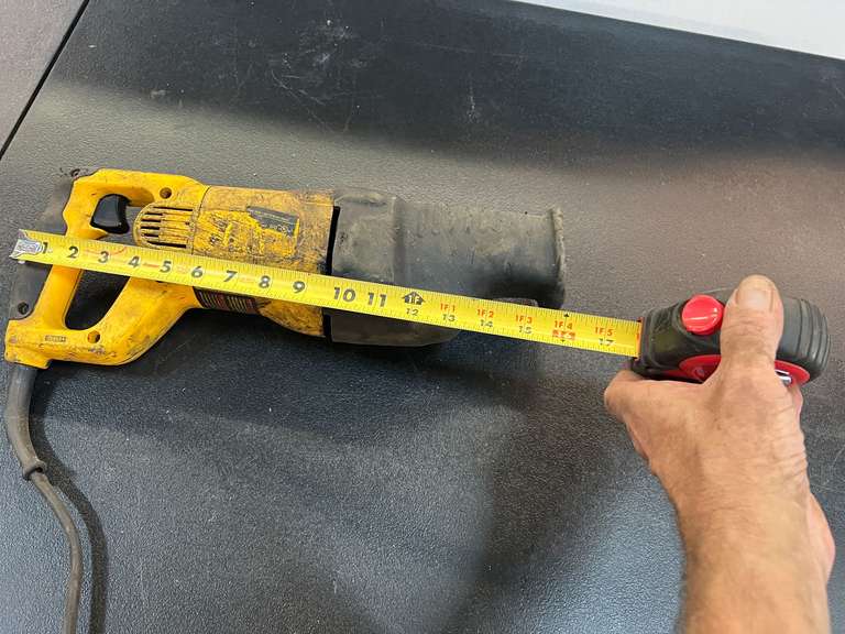 DeWalt DW310 VS reciprocating saw, powers up, see pictures for details.