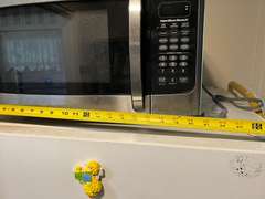 Utility… Hamilton Beach microwave, powers up, see pictures for details.