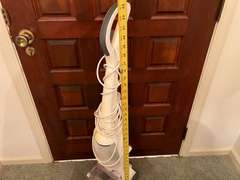 Foyer…Easy Home carpet cleaner, powers up, see pictures for details.