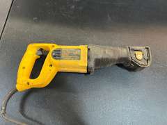 DeWalt 304P VS reciprocating saw, powers up, see pictures for details.