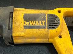DeWalt 304P VS reciprocating saw, powers up, see pictures for details.