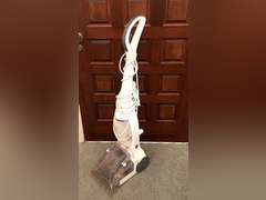 Foyer…Easy Home carpet cleaner, powers up, see pictures for details.
