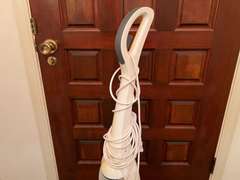Foyer…Easy Home carpet cleaner, powers up, see pictures for details.