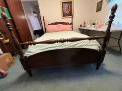 BR3… Vintage Cavalier four poster bed, includes headboard, footboard, bed rails, free mattress, and bedding. See pictures for details.