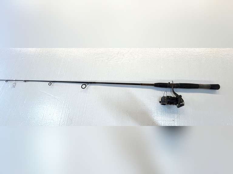 Shakespeare Ugly Stik fishing rod, comes with Shakespeare open face reel, see pictures for details.