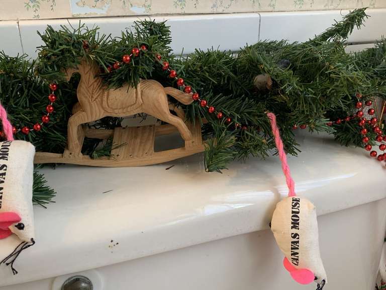 LONG CHRISTMAS GARLAND DECORATED WITH WOODEN ROCKING HORNS, DRUMS, CHRISTMAS MOUSES & MORE - UP BATH