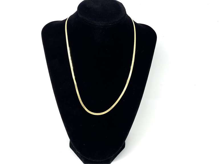 14 karat gold herringbone chain, this piece has been authenticated, 6.1 grams, see pictures for details.