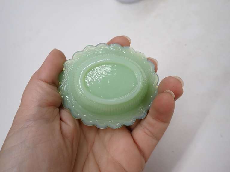 Mid Century Mosser Art Glass Jadeite Nesting Cat