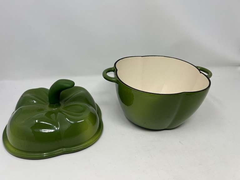 Technique enameled cast-iron “bell pepper” cooker, see pictures for details.