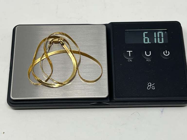 14 karat gold herringbone chain, this piece has been authenticated, 6.1 grams, see pictures for details.