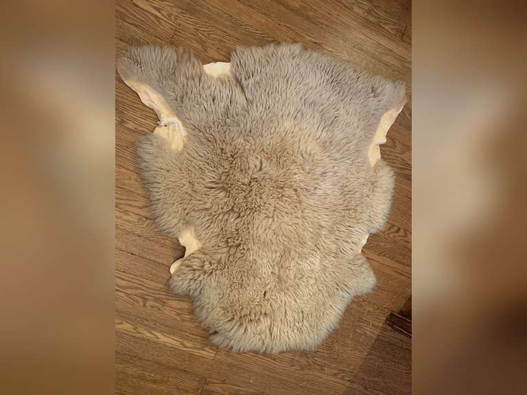 GENUINE VINTAGE SHEEPSKIN 36X30 - BLUE BEDROOM