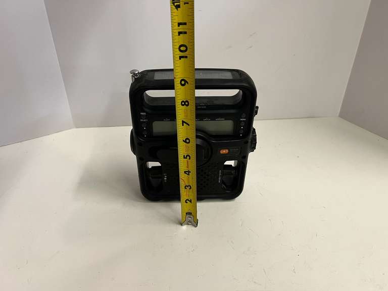 Etón Solarlink FR360 emergency radio. Working condition unknown, see pictures for details.