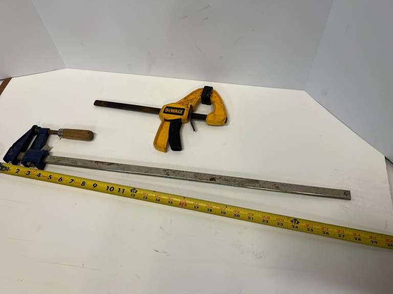 Metal bar clamp, also includes a small Dewalt trigger clamp, see pictures for details.