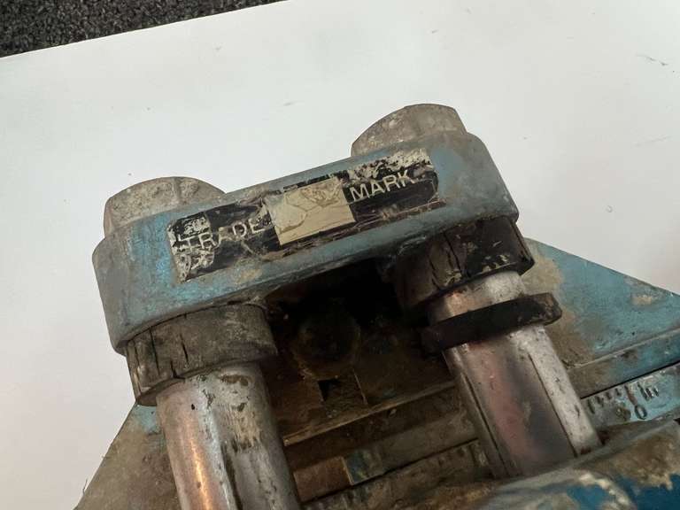 Japanese made super tile cutter, see pictures for details.