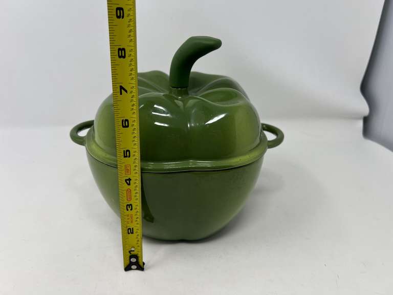 Technique enameled cast-iron “bell pepper” cooker, see pictures for details.