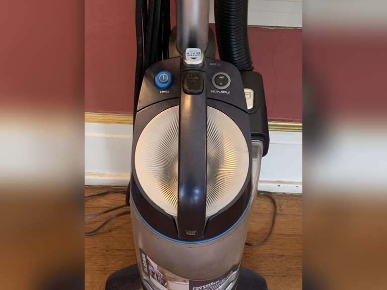HOOVER REACT CANISTER VACUUM - LIVING ROOM