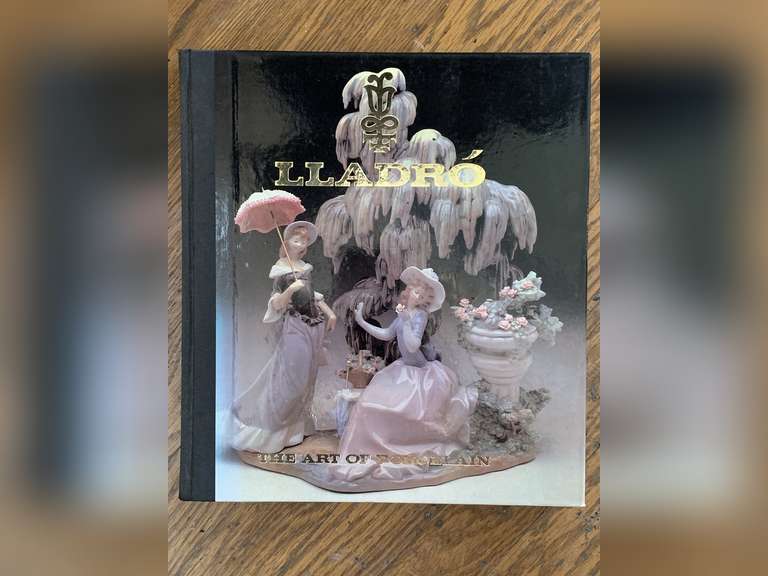 1981 "LLADRO" THE ART OF PORCELAIN HARDBACK BOOK - MASTER BED CLOSET 2