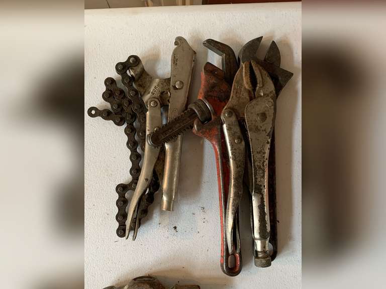 ASSORTMENT OF VINTAGE VISE GRIPS & MORE - LIVING ROOM