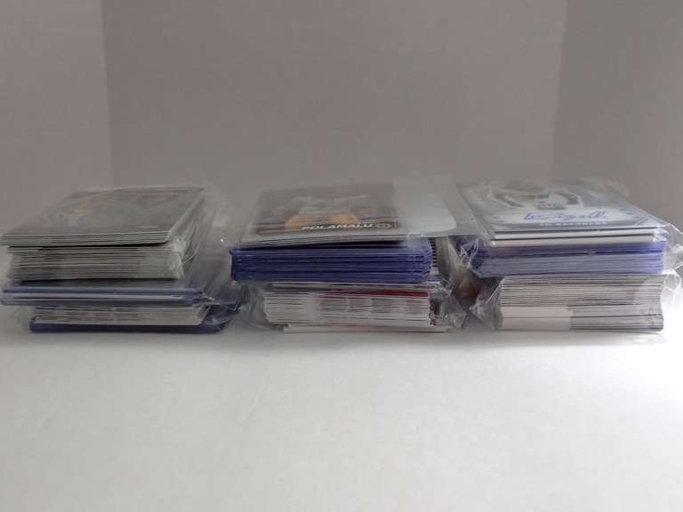UNSEARCHED FOOTBALL SPORTS CARDS-INCLUDES AUTO AND PATCH RELICS