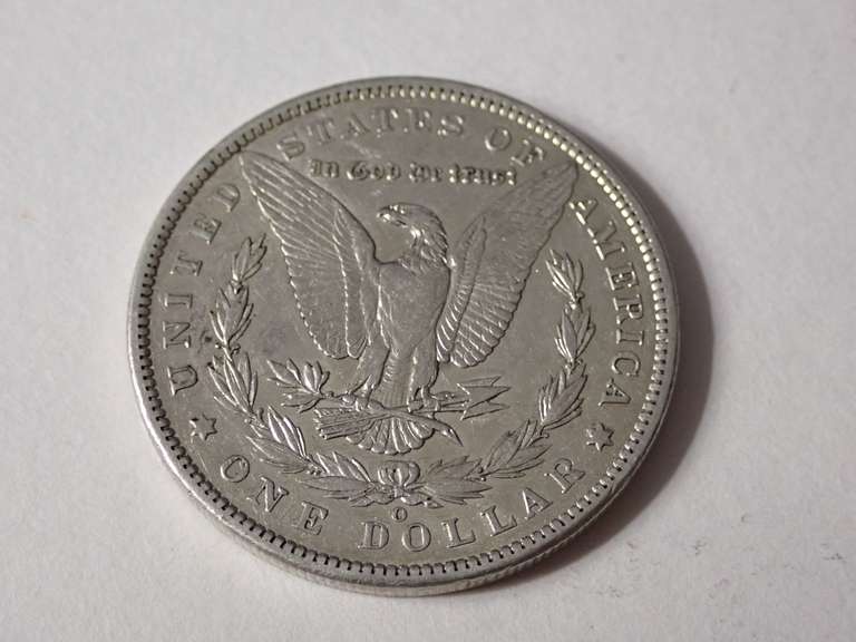 1900 MORGAN SILVER DOLLAR COIN