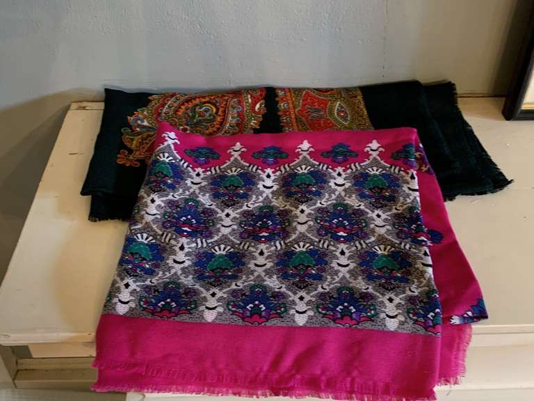 2 VINTAGE WRAPS (NORMAN DORI, FINE WOOL PAISLEY BELIEVED TO BE FROM RUSSIA) - DINETTE